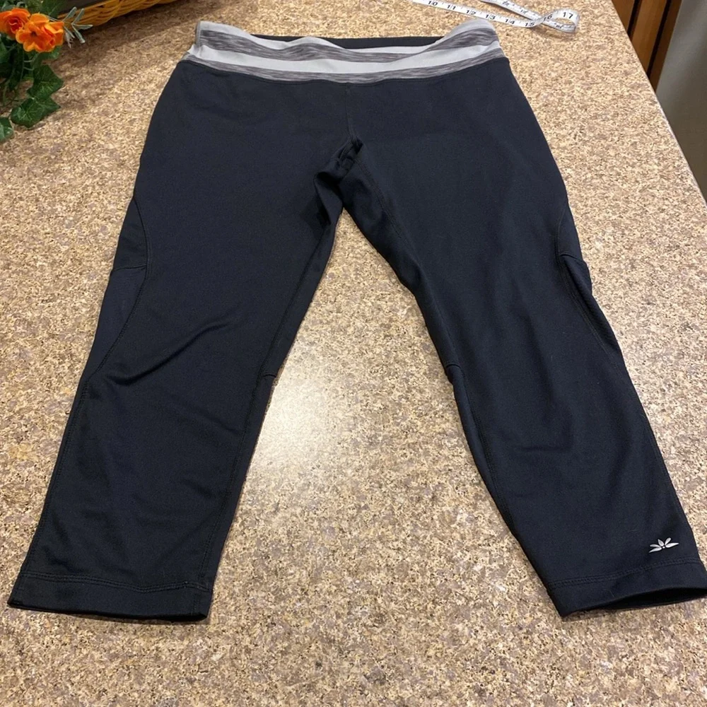 Lukka Black Gray Active Capri Tights M